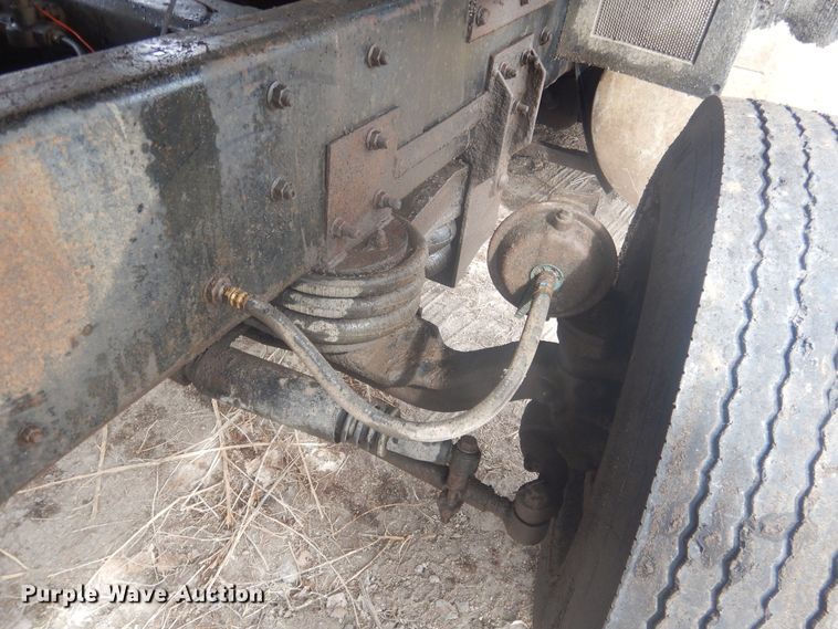 image for item DJ7012 1995 International 9300  dump truck