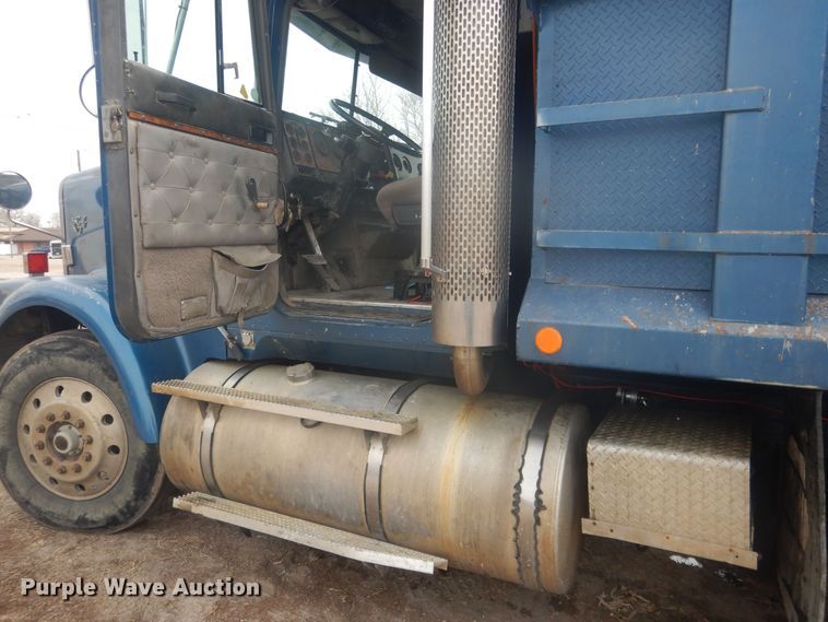 image for item DJ7012 1995 International 9300  dump truck