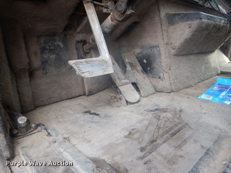 image for item DJ7012 1995 International 9300  dump truck