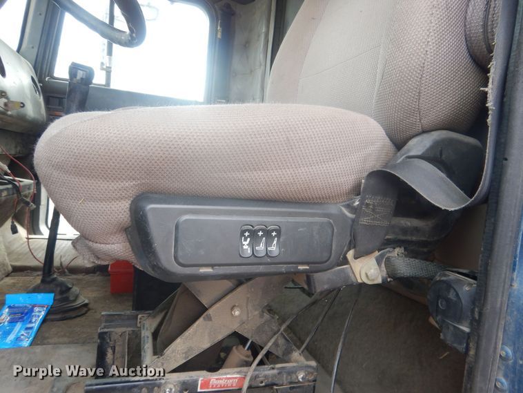 image for item DJ7012 1995 International 9300  dump truck