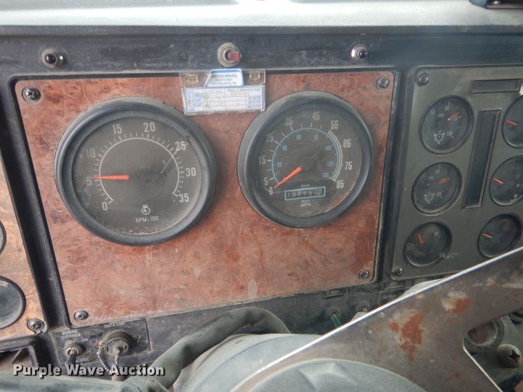 image for item DJ7012 1995 International 9300  dump truck