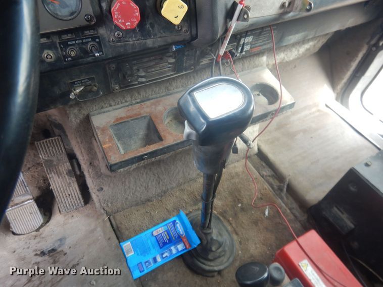 image for item DJ7012 1995 International 9300  dump truck