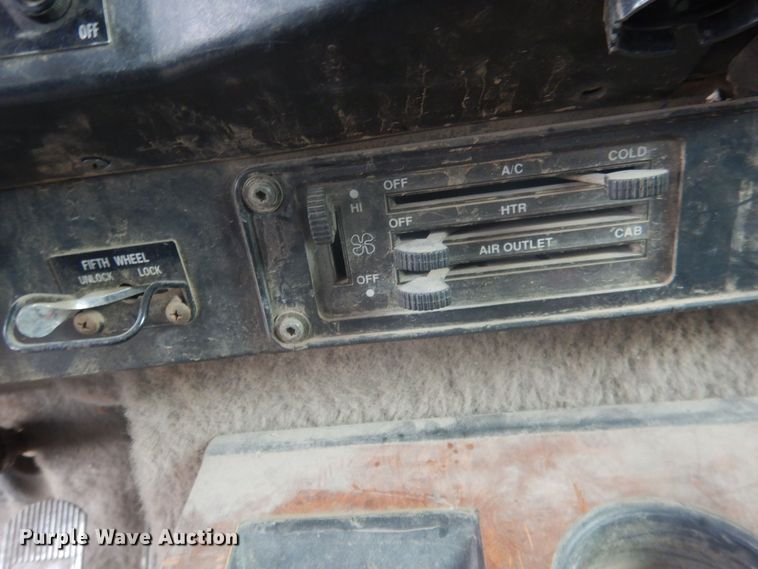 image for item DJ7012 1995 International 9300  dump truck