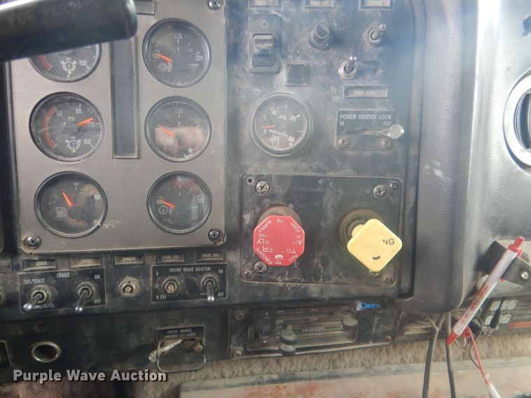 image for item DJ7012 1995 International 9300  dump truck