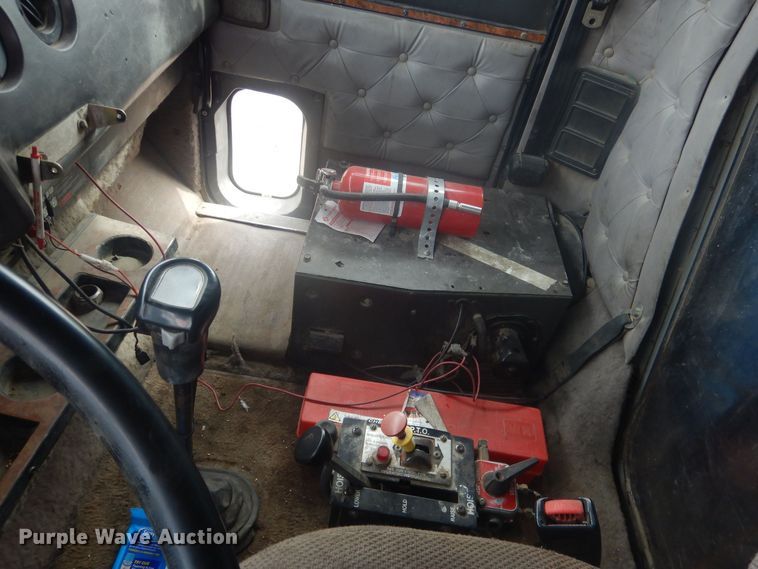 image for item DJ7012 1995 International 9300  dump truck