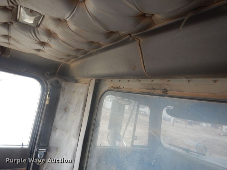 image for item DJ7012 1995 International 9300  dump truck