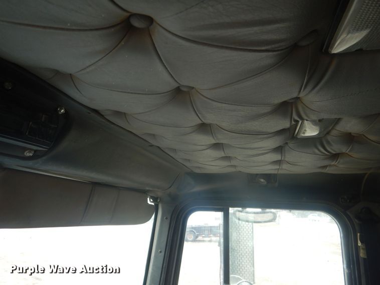 image for item DJ7012 1995 International 9300  dump truck