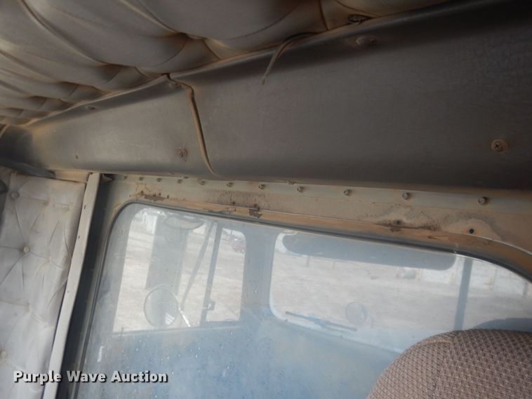 image for item DJ7012 1995 International 9300  dump truck