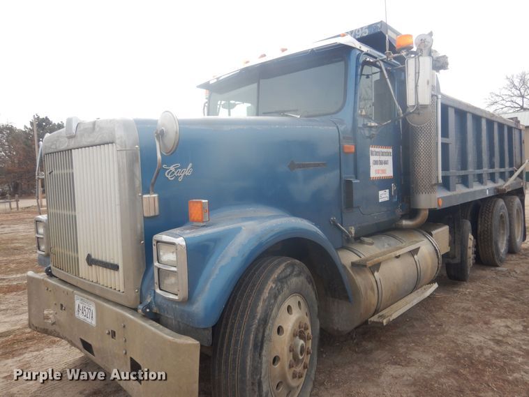 image for item DJ7012 1995 International 9300  dump truck