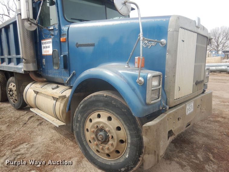 image for item DJ7012 1995 International 9300  dump truck