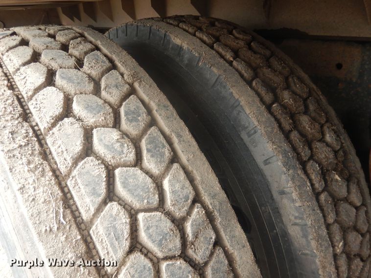 image for item DJ7012 1995 International 9300  dump truck