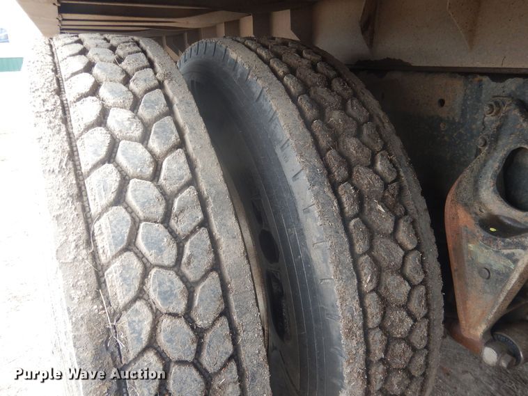 image for item DJ7012 1995 International 9300  dump truck