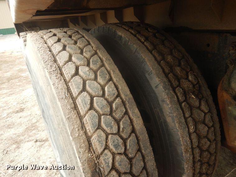 image for item DJ7012 1995 International 9300  dump truck