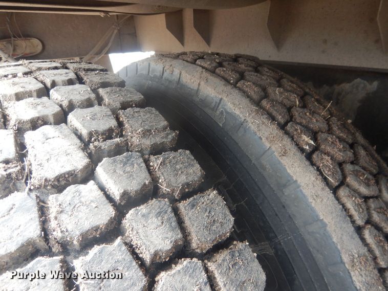 image for item DJ7012 1995 International 9300  dump truck