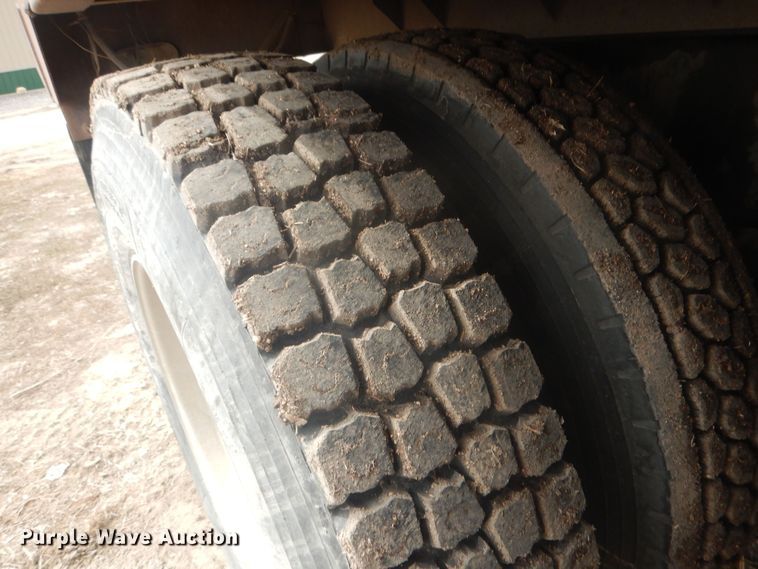 image for item DJ7012 1995 International 9300  dump truck