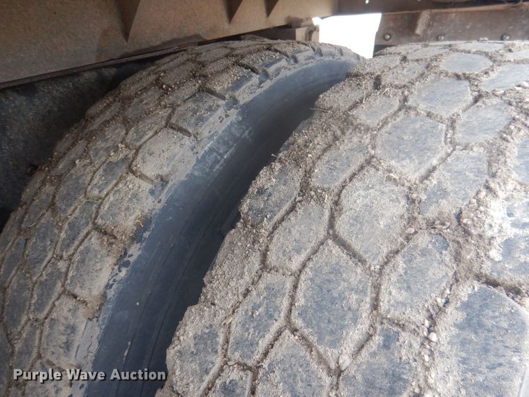 image for item DJ7012 1995 International 9300  dump truck