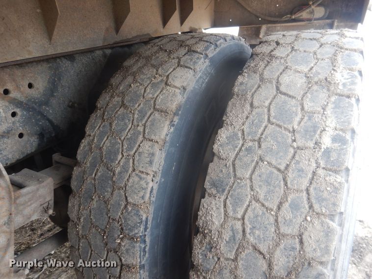 image for item DJ7012 1995 International 9300  dump truck