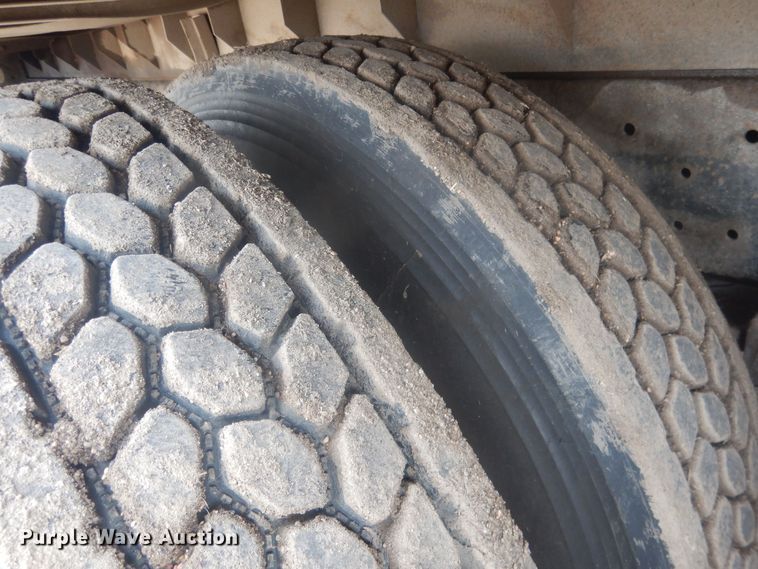 image for item DJ7012 1995 International 9300  dump truck