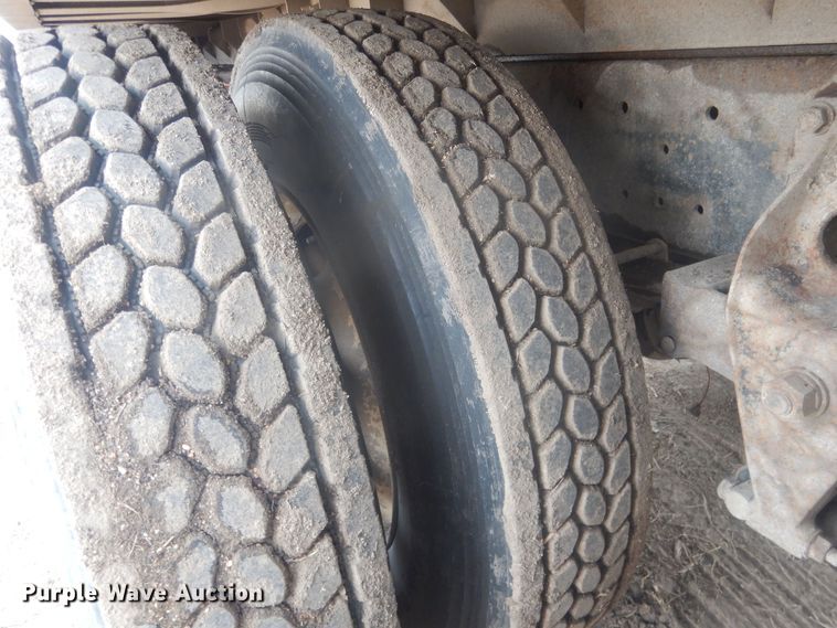 image for item DJ7012 1995 International 9300  dump truck