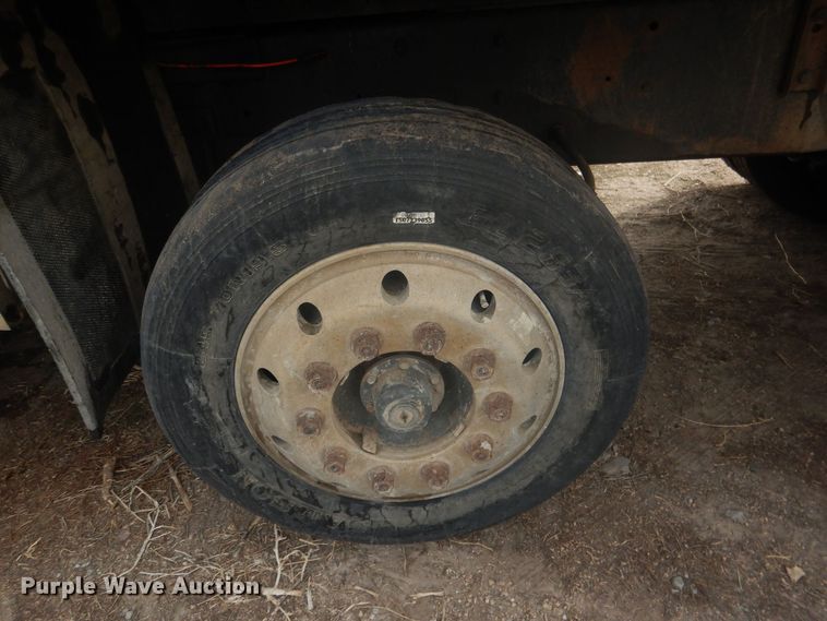 image for item DJ7012 1995 International 9300  dump truck