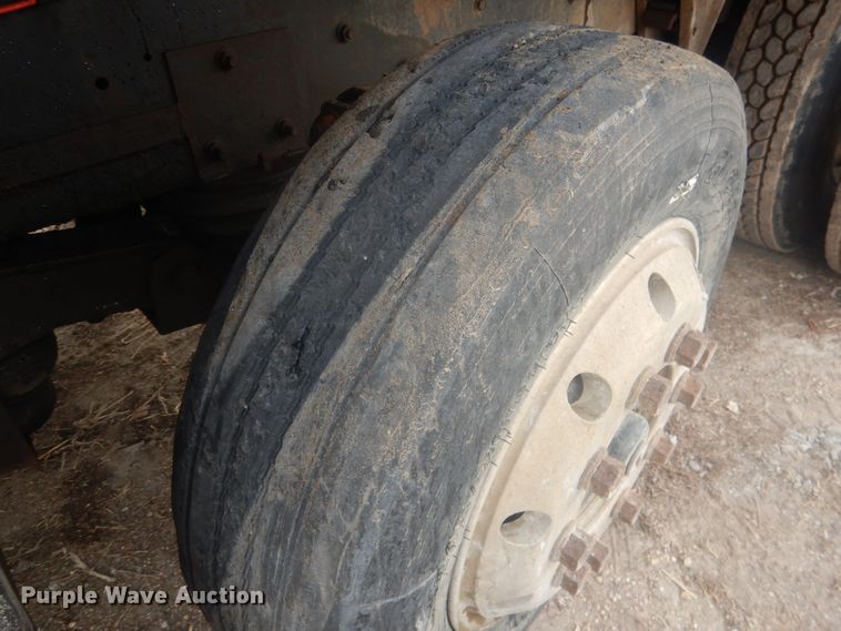 image for item DJ7012 1995 International 9300  dump truck