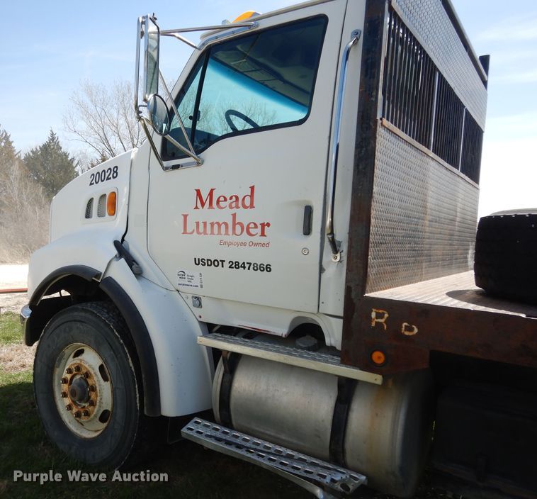 image for item DK1731 2004 Sterling L9500  flatbed truck