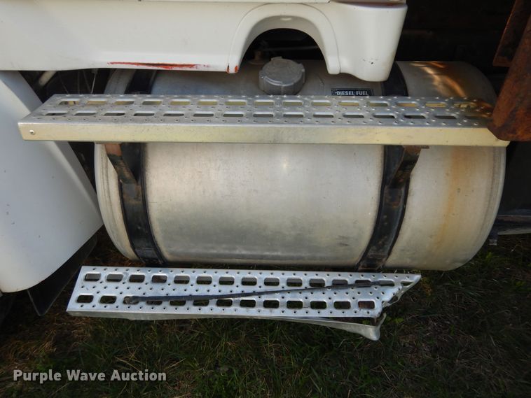 image for item DK1731 2004 Sterling L9500  flatbed truck