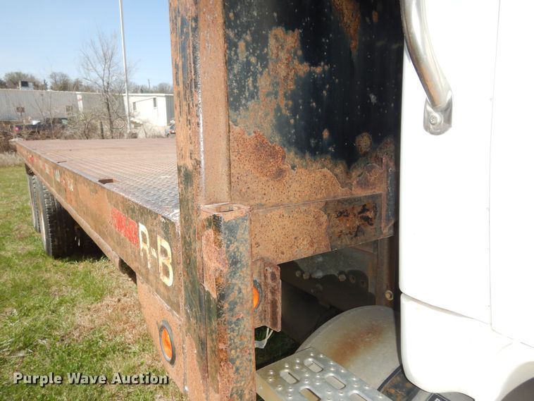 image for item DK1731 2004 Sterling L9500  flatbed truck