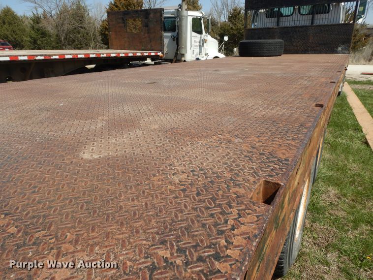 image for item DK1731 2004 Sterling L9500  flatbed truck