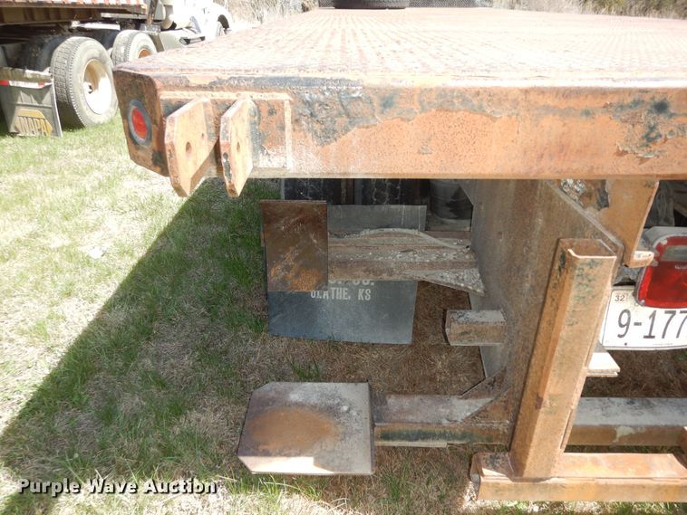 image for item DK1731 2004 Sterling L9500  flatbed truck