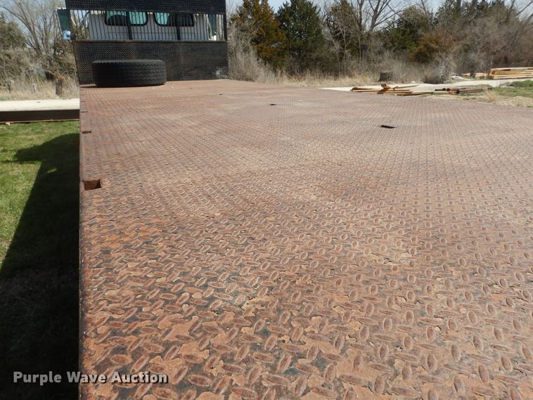 image for item DK1731 2004 Sterling L9500  flatbed truck