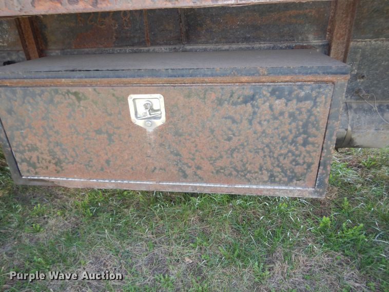 image for item DK1731 2004 Sterling L9500  flatbed truck