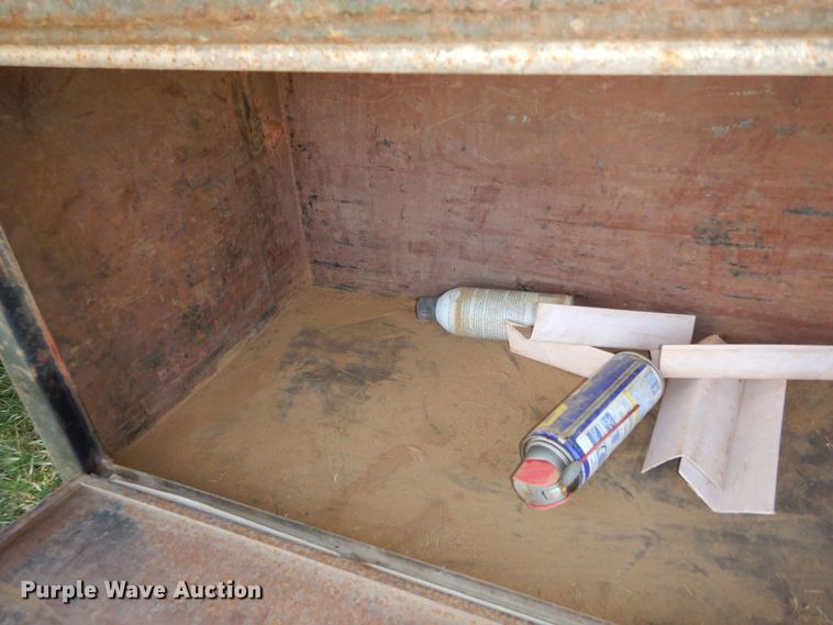 image for item DK1731 2004 Sterling L9500  flatbed truck