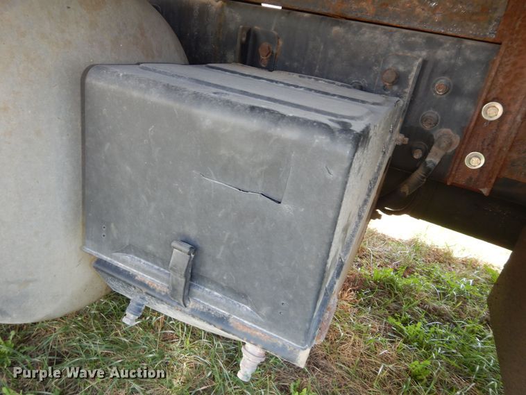 image for item DK1731 2004 Sterling L9500  flatbed truck