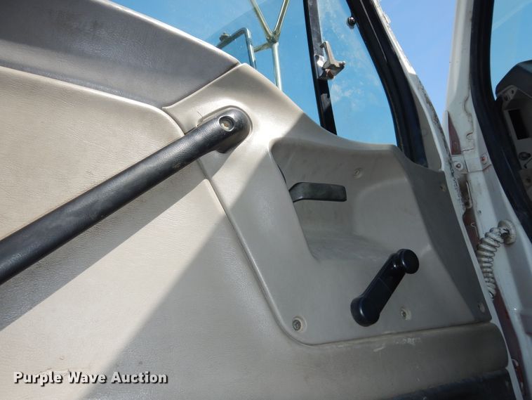 image for item DK1731 2004 Sterling L9500  flatbed truck