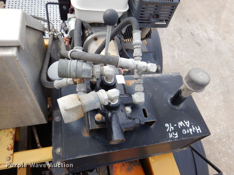 image for item DK5209 1998 Dynaweld 207  lowboy equipment trailer