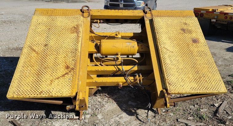 image for item DK5209 1998 Dynaweld 207  lowboy equipment trailer