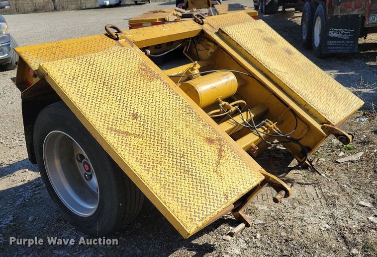 image for item DK5209 1998 Dynaweld 207  lowboy equipment trailer