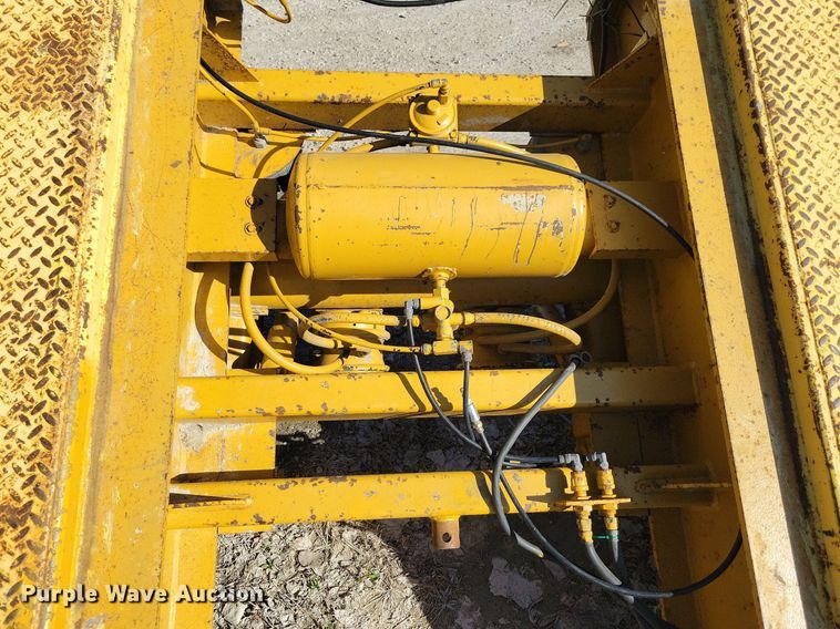 image for item DK5209 1998 Dynaweld 207  lowboy equipment trailer