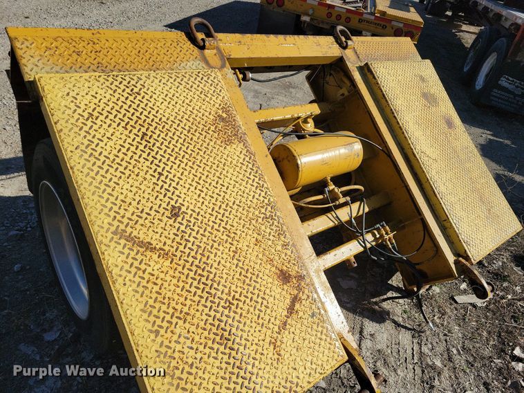 image for item DK5209 1998 Dynaweld 207  lowboy equipment trailer