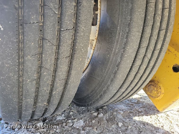 image for item DK5209 1998 Dynaweld 207  lowboy equipment trailer