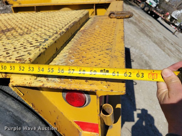 image for item DK5209 1998 Dynaweld 207  lowboy equipment trailer
