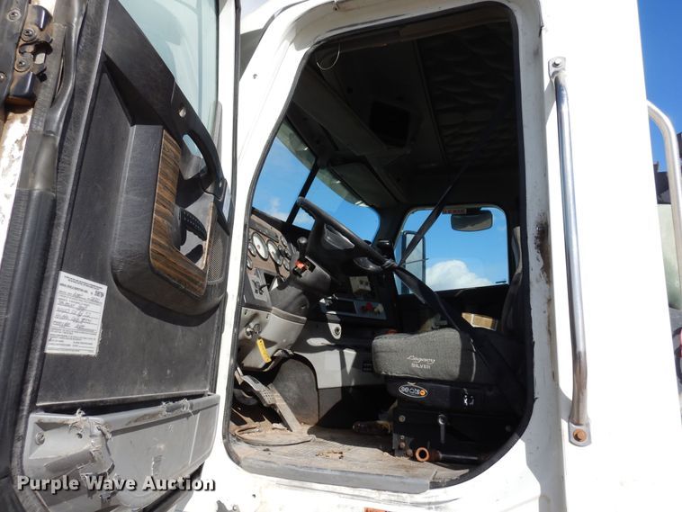 image for item DN6331 2011 Freightliner Coronado  semi truck