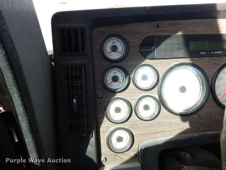 image for item DN6331 2011 Freightliner Coronado  semi truck