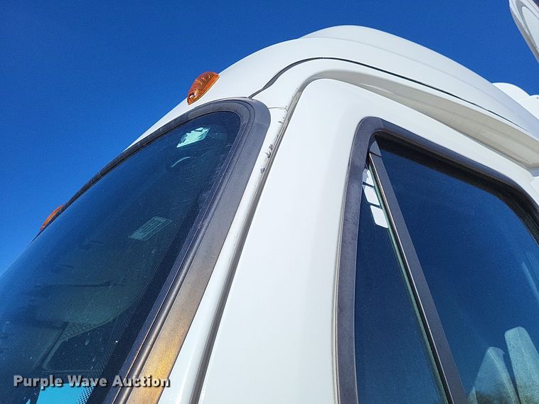 image for item DO3634 2016 Freightliner Cascadia 113  semi truck