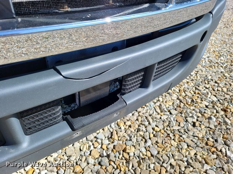 image for item DO3634 2016 Freightliner Cascadia 113  semi truck