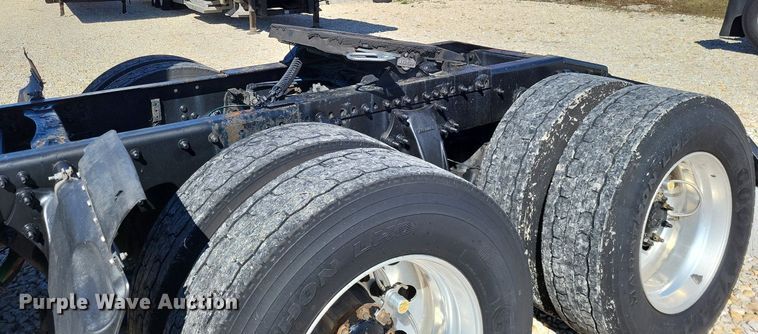 image for item DO3634 2016 Freightliner Cascadia 113  semi truck