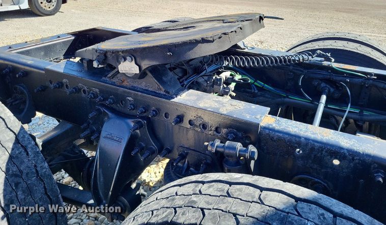 image for item DO3634 2016 Freightliner Cascadia 113  semi truck