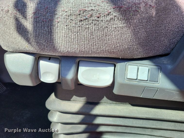 image for item DO3634 2016 Freightliner Cascadia 113  semi truck