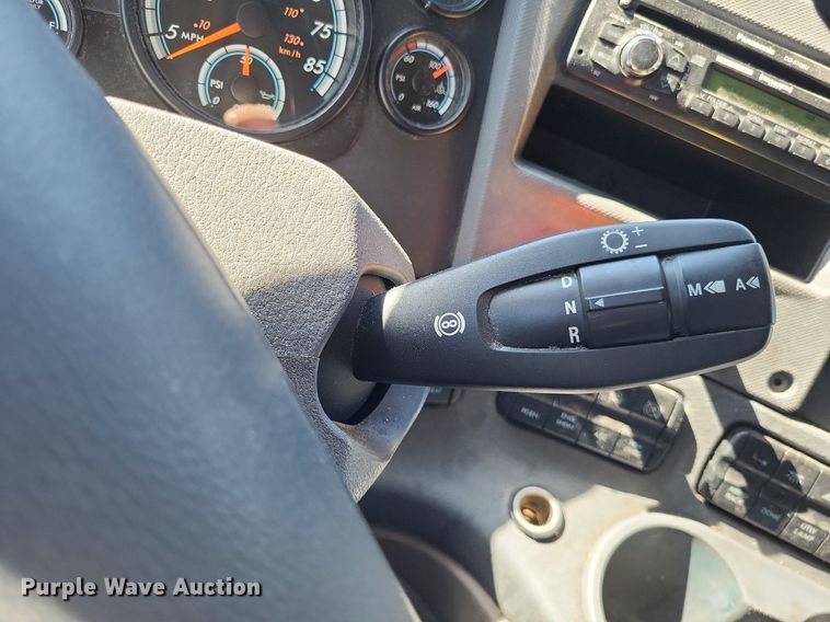 image for item DO3634 2016 Freightliner Cascadia 113  semi truck